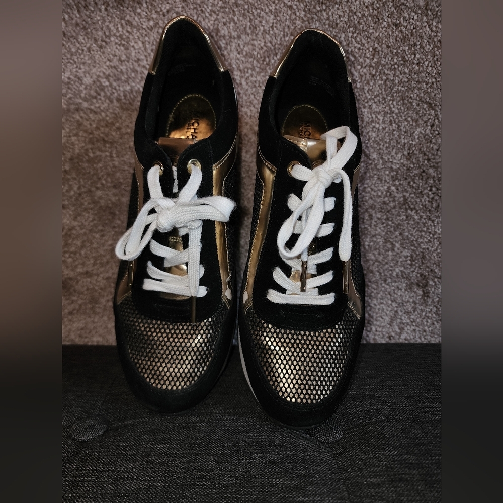 Preowned Michael Kors suede sneakers size 8.5m